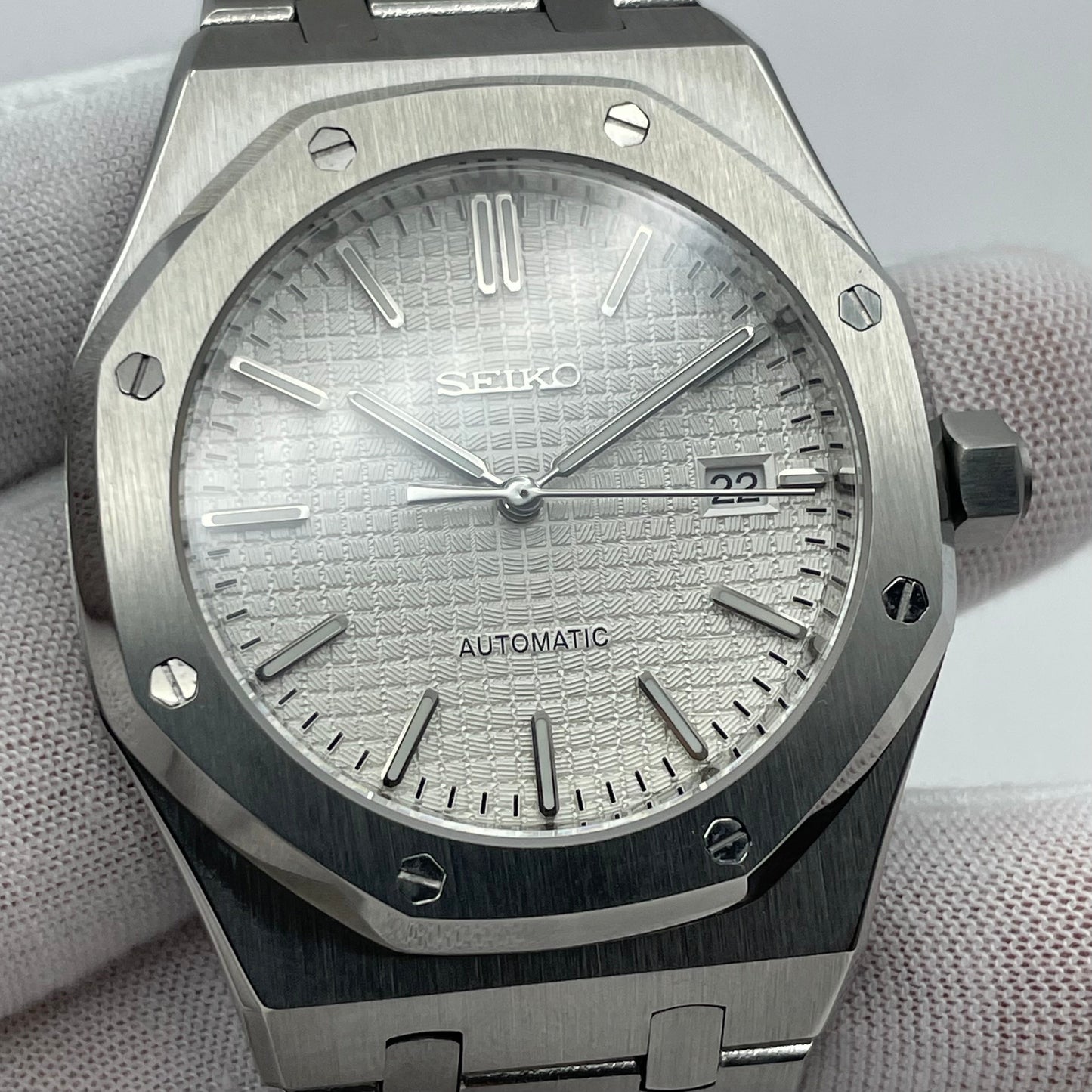 Royal seikoak white